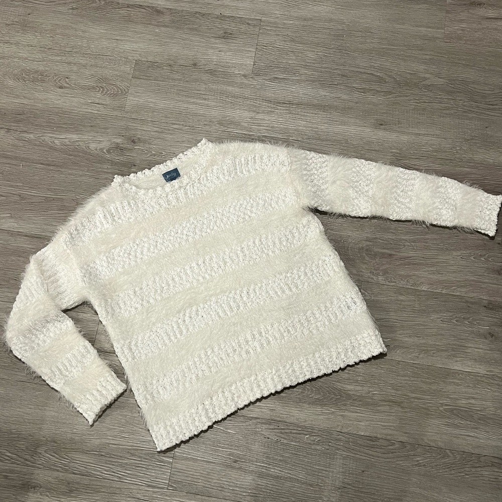 Neely white fuzzy Crew Neck Sweater - M